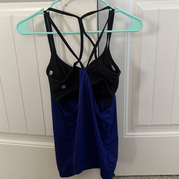Athleta workout tank with built in bra - Picture 4 of 4